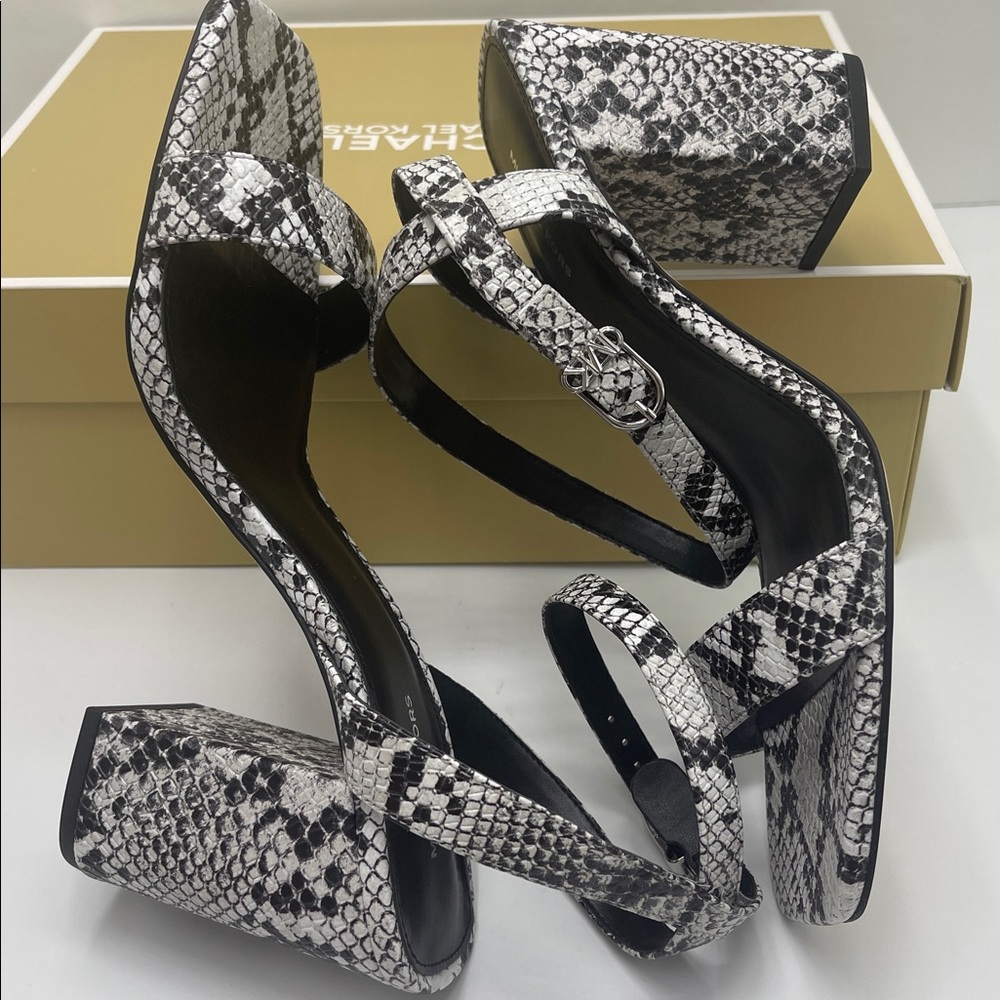 Michael Kors MERRIAM BLOCK HEEL
LEATHER
40S5MMHS1E Aluminum High Heels Snakeskin - Picture 11 of 16
